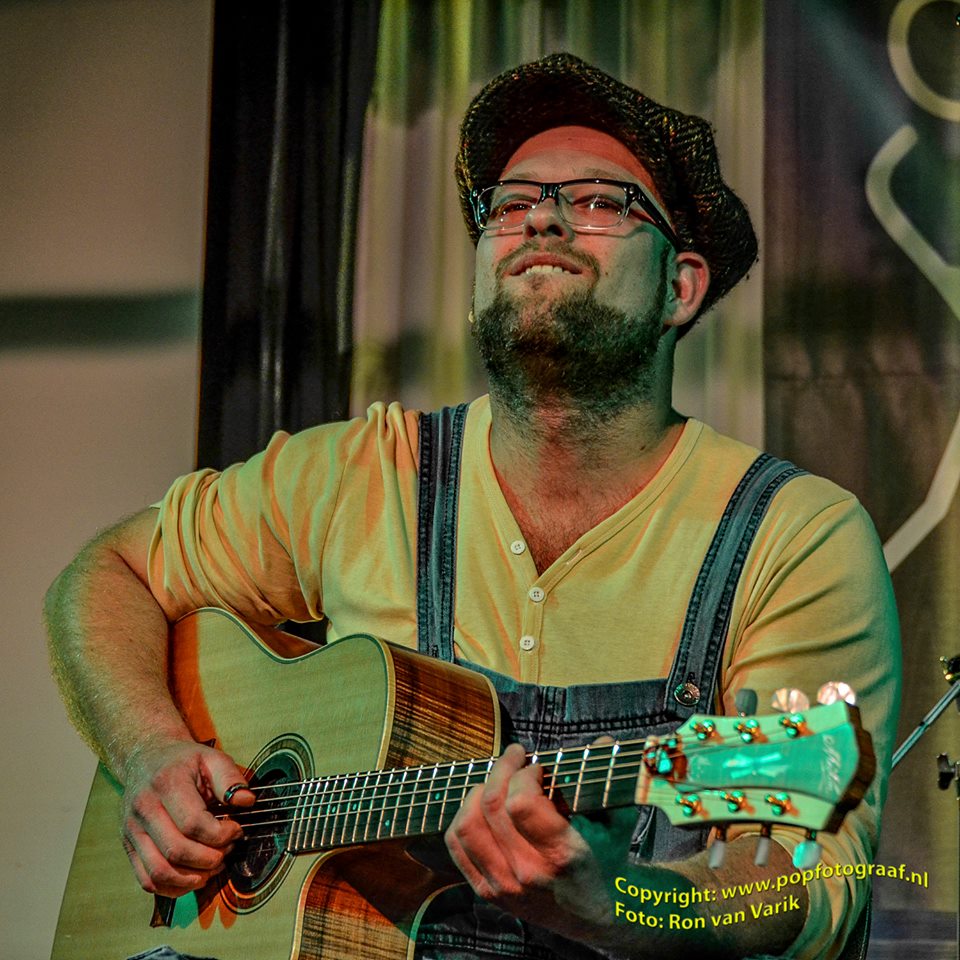 The Guitar Guy - the-guitar-guy